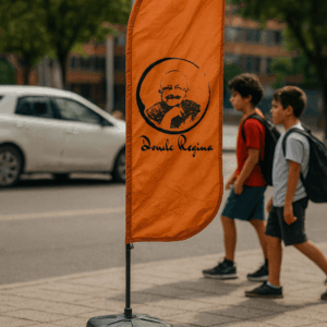 Banderas Publicitarias Tipo Vela en Tela Liviana – Estilos Pluma y Gota - Publyarte